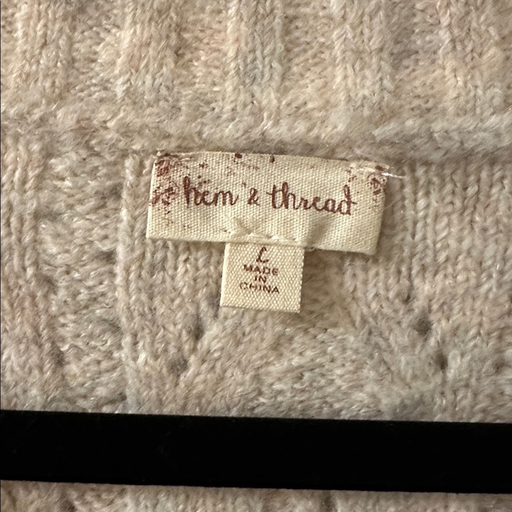 Hem and Thread v-neck sweater. Size large. - Picture 3 of 6